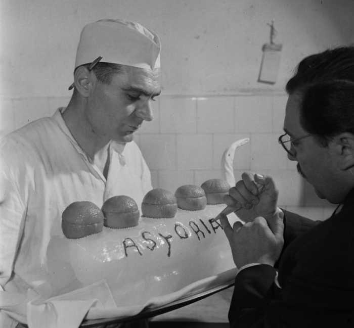 1964, Budapest, Kossuth Lajos utca 19., az Astoria szálló konyhája, Kép: Fortepan/Bauer Sándor
