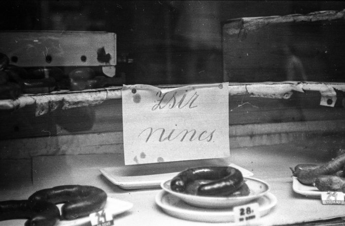 1945: Zsír nincs, disznótoros az akad. Forrás: Berkó Pál