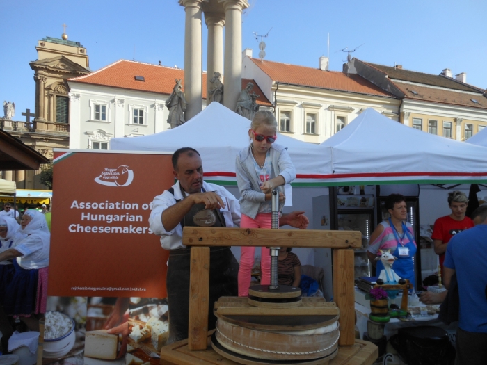 A magyarok megtalálták a helyiek szívéhez vezető utat.