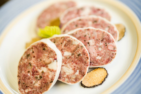 Szarvasgombás mangalica-disznósajt