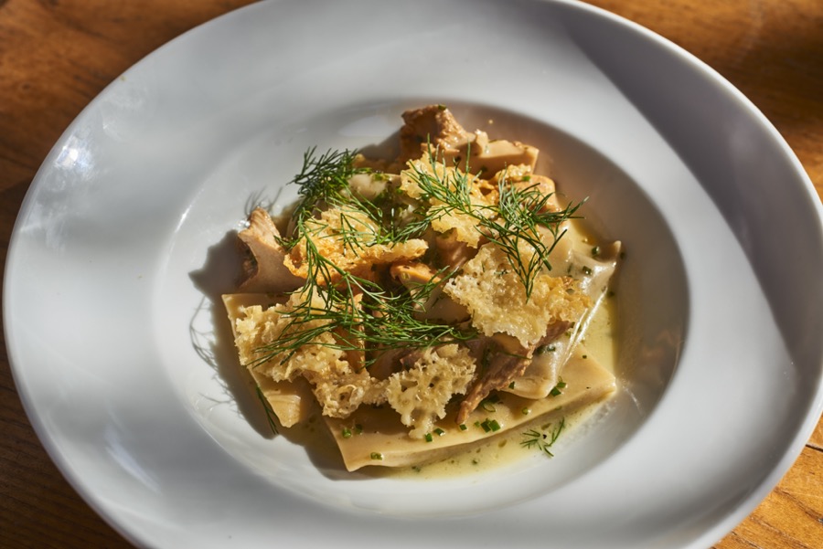 Vargányakrémmel töltött ravioli, sült hegyi sajttal