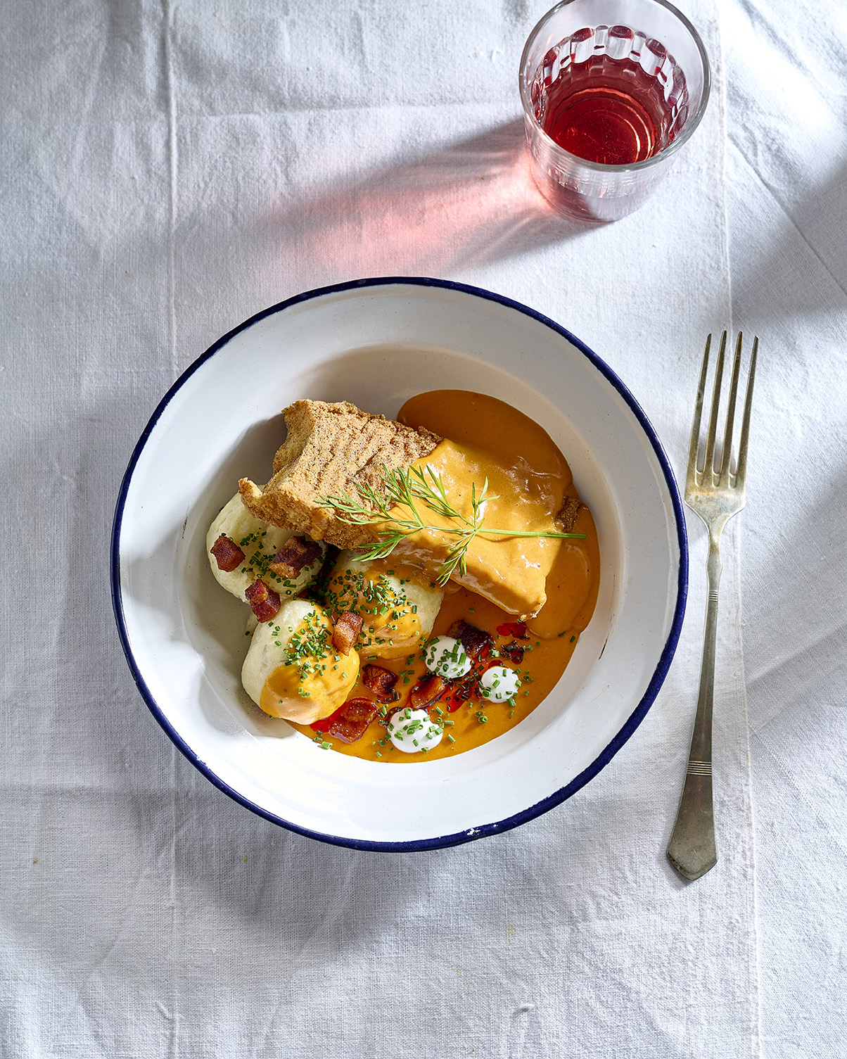 Harcsapaprikás kapros túrógombóccal, mangalicapörccel